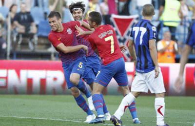 FOTO&VIDEO » Fortăreaţa Ghencea: Steaua a bătut iar Oţelul (2-1) într-un joc care a pornit furtunos, apoi s-a stins