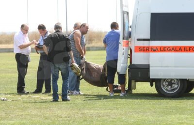 EXCLUSIV Mai rău ca într-un film de groază! Trupul lui Henry, întors de la aeroport la Cimitirul Bellu!