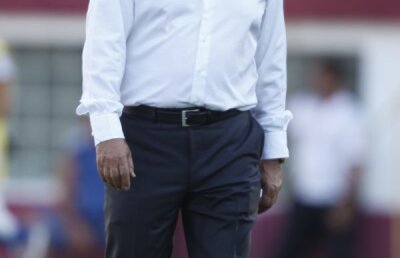FOTO Mircea Lucescu ca acasă în Giuleşti » Fanii l-au primit cu un mesaj emoţionant