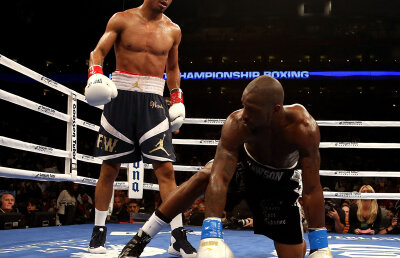 Ward l-a năucit pe Dawson » Americanul l-a făcut KO pe Chad şi îşi păstrează centurile WBA şi WBC