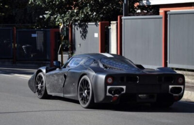 VIDEO El înlocuieşte Enzo! Ferrari F70, suprins pe străzile din Maranello