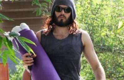 O vedeta cu suflet nobil: Russell Brand a luat in grija un cersetor