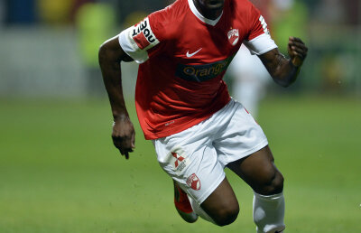 Salvaţi de clauză » Alvarez ar putea fi pus pe liber dacă nu îşi revine din accidentare