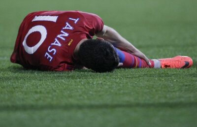 S-a rupt Tănase! » Mijlocaşul Stelei ar putea rata meciul cu Stuttgart şi derby-ul cu Rapid