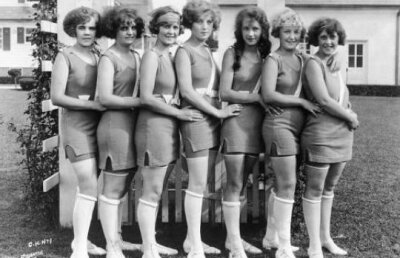 Frumusetea "vintage". Trase prin inel? Nici vorba! Care era idealul feminin in moda anilor '20 si '30
