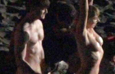 Daniel Radcliffe si-a dat "pelerina" jos. Actorul, gol pusca in numele artei!