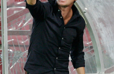 Mihai Stoica îi acuză pe rivali că bat cu ajutorul arbitrului: "N-am mai văzut aşa ceva de 20 de ani"