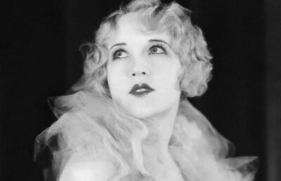 FOTO. "Flapper" - femeia moderna a epocii Jazz. Revolutie sexuala, fuste scurte si emancipare