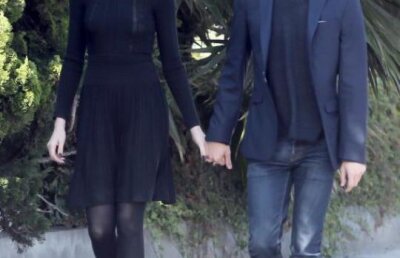 Anne Hathaway si iubitul, surprinsi in tandreturi pe strada