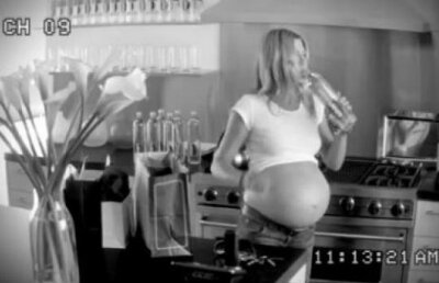 Jennifer Aniston este insarcinata cu tripleti. Vezi cum isi ascunde sarcina!
