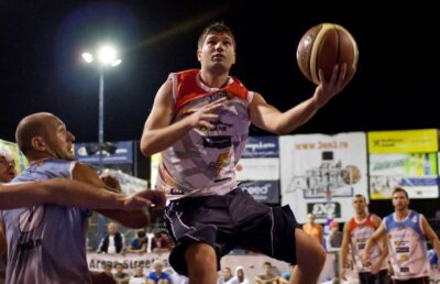 Visul american! Livreaza pizza la Ploieşi, joacă baschet la Miami sub ochii lui LeBron James