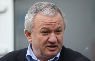 Porumboiu îi răspunde lui Piţurcă: "Cine se crede puradelul ăsta? Avem de-a face cu un handicapat mintal cu declaraţii de vagabond! "