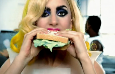 "Iubesc pastele si pizza!". Lady Gaga s-a ingrasat 12 kilograme si da vina pe mancarea delicioasa a tatalui ei!