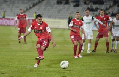 VIDEO+FOTO Dinamo se impune cu 2-1 la Cluj, într-un meci cu gafe de arbitraj la toate golurile