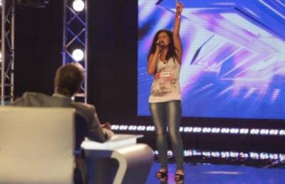 Iubirea pentru X Factor nu cunoaste limite. O concurenta a plecat cu un suvenir acasa
