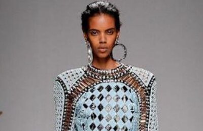 Balmain a incantat parizienii cu haine inspirate din Vestul Salbatic si exuberantul Las Vegas