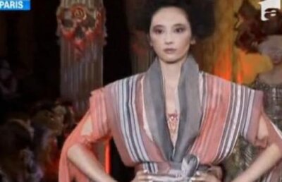 Vivienne Westwood a prezentat o noua colectie excentrica, la Saptamana Modei de la Paris