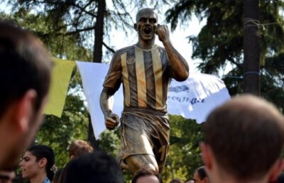 Incredibil! I-au făcut statuie şi l-au dat afară » Un superfotbalist pleacă din Turcia cu scandal :O