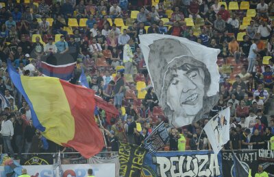 FOTO Atmosferă senzaţională pe Naţional Arena » Spectacolul suporterilor şi o apariţie surpriză :D