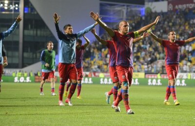 Steliştii l-au uluit pe Porumboiu: "Nu ştiu cum fac!"