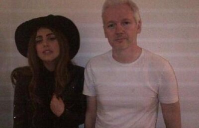 Lady Gaga l-a vizitat pe fondatorul WikiLeaks, Julian Assange