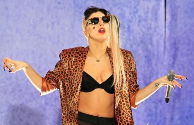 Lady Gaga, huiduita la Londra. Cum a reusit sa-si scoata fanii din sarite