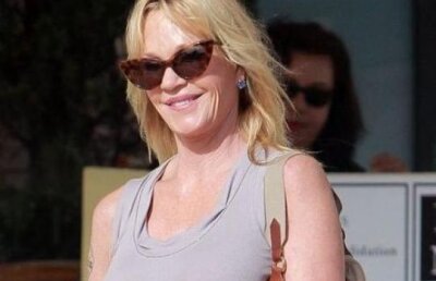 Melanie Griffith poarta skinny jeans la 55 de ani