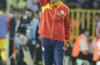 Tactica lui Piţi i-a făcut şah-mat pe turci: "Arătau ca proştii din filmele lui Nicolaescu" Cine spune Dinu că n-are ce căuta la naţională