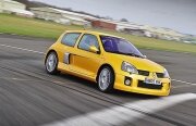 Legende pe roţi: Hammond conduce Renault Clio V6