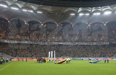 FOTO Atmosferă incredibilă la România - Olanda » Banner special pregătit de fani
