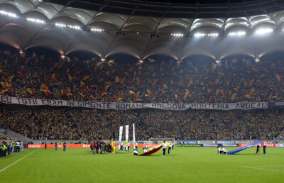FOTO Revoluţia "tricoloră" » Suporterii naţionalei au regăsit bucuria de a veni la meciurile reprezentativei
