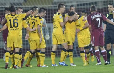 VIDEO + FOTO Foştii rapidişti ai Braşovului scufundă locomotiva lui Sabău, 2-1