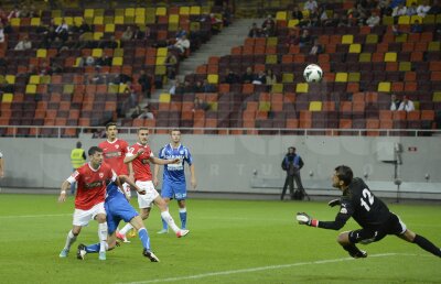 VIDEO + FOTO Sfîntul Dolha » Portarul bistriţenilor a făcut minuni în Dinamo - Gloria 1-2