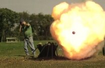 Video: mașină bubuită în stil medieval