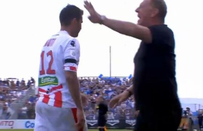 Mutu are o explicaţie amuzantă pentru conflictul cu antrenorul lui Ajaccio: "Aşteptam ca el să-mi întindă primul mîna!"