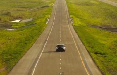 Video: 362 km/h pe drum public