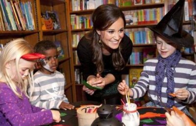 Pippa sarbatoreste cu stil! Se rasfata cu patru rochii diferite pentru lansarea “Celebrate”