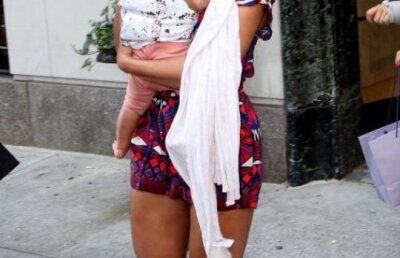Beyonce a purtat cercei inscriptionati cu numele lui Obama. Vanzarile bijuteriilor au explodat imediat