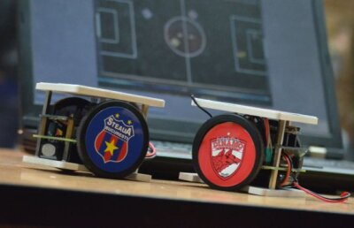 1-1 în Cyberderby » Studenţii de la Politehnica din Bucureşti au prefaţat “clasicul” Steaua - Dinamo cu o partidă de fotbal între roboţi