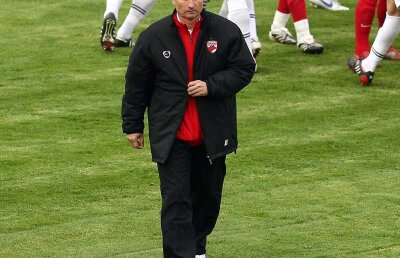 Dacă Dinamo va fi eliminată azi de Pandurii, Bonetti va fi aproape sigur demis. Care sînt variantele de înlocuire