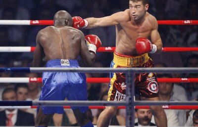 Citeşte în Gazeta Sporturilor de azi » Cazul incredibil al pliantelor! Cum au zburat banii pe flyere la Gala Bute