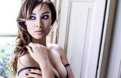 GALERIE FOTO! Fata Bond se dezbraca in FHM si vorbeste despre barbatul ideal