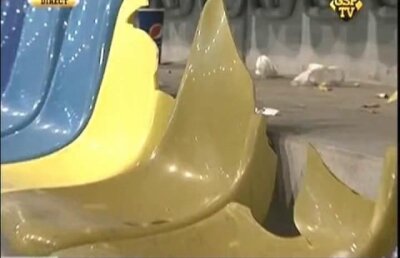 Galeria dinamovistă a rupt scaunele de pe Naţional Arena şi le-a aruncat în stelişti! :O