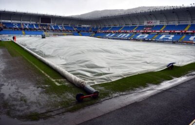 Molde ne învaţă cum se îngrijeşte un teren în plină iarnă