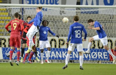 VIDEO E soluţia ideală pentru atac? » Propunere de transfer: "Să-l ia Steaua! A dat un gol cum rar se vede"