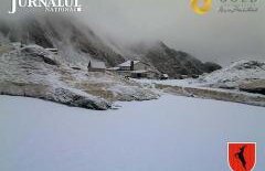 Imagini de poveste de la munte. A nins la Bâlea Lac! LIVE, numai pe webcam Jurnalul.ro