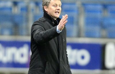 Meciul de după ultimul fluier » Solskjaer nu poate spune "nu" nimănui şi nu pleacă de la stadion pînă cînd nu mulţumeşte pe toată lumea