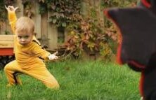 Bebeluşul kung-fu face senzaţie pe Internet. Clipul a strâns peste 17 milioane de vizualizări (VIDEO)