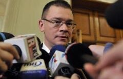 MRU, atac la Crin Antonescu: Dacă serviciile secrete s-ar implica în politică, domnia sa nu ar fi om politic 
