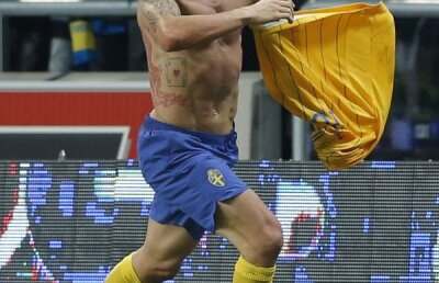 VIDEO Ibra 4! » Zlatan a învins de unul singur Anglia şi a marcat un nou gol de generic